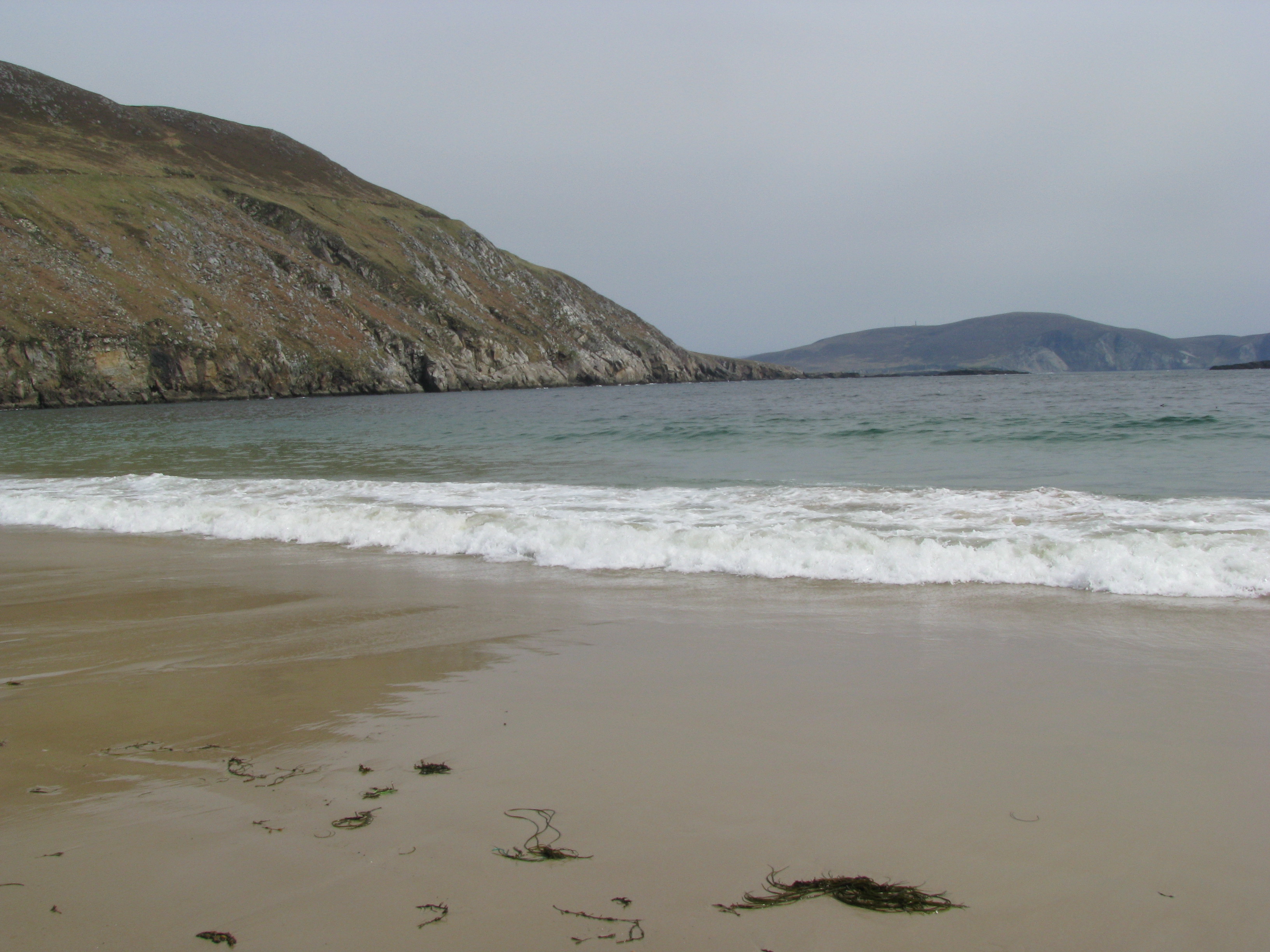 A picture of the beach with the atlantic ocean