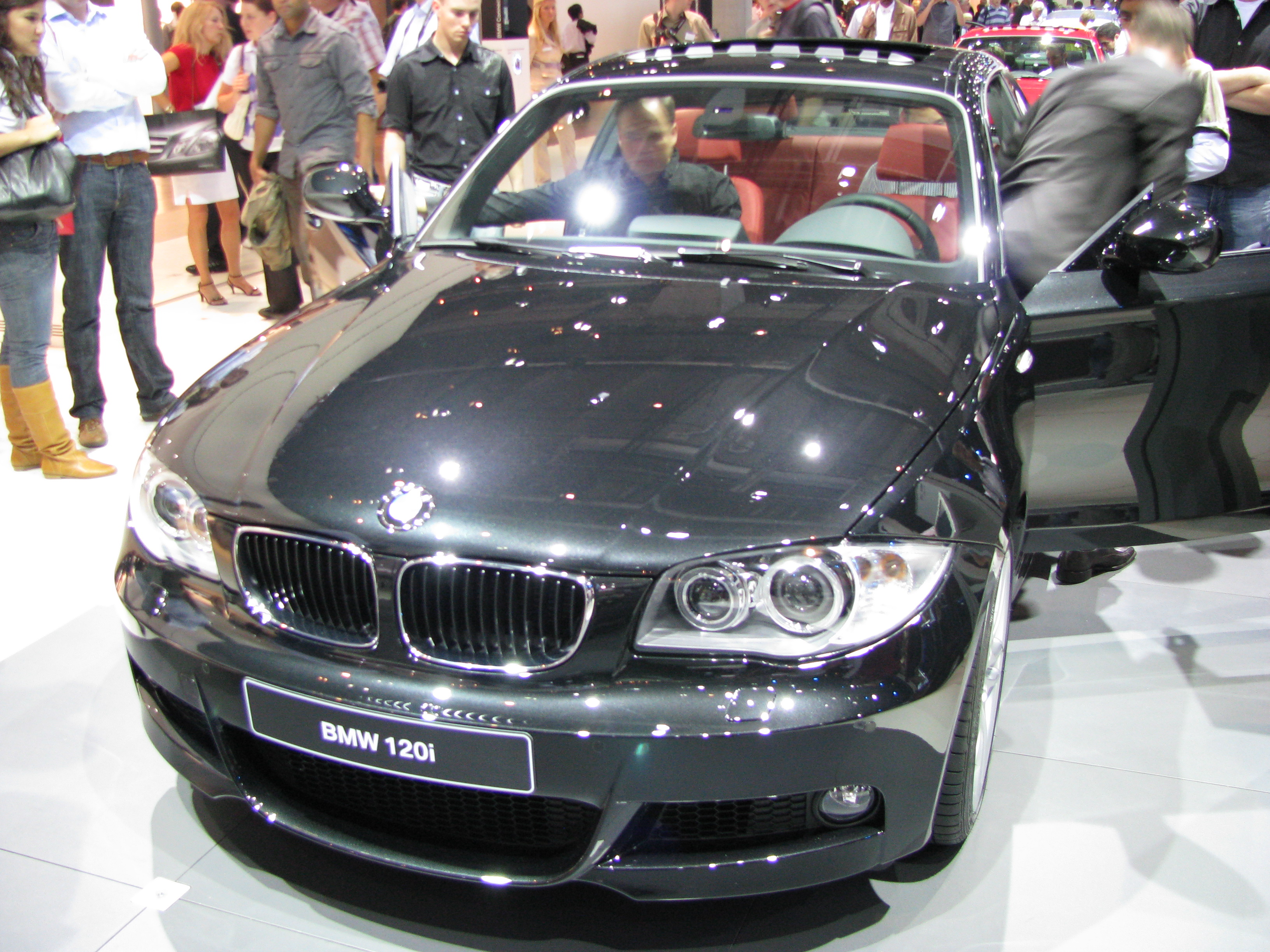 BMW 120i with action